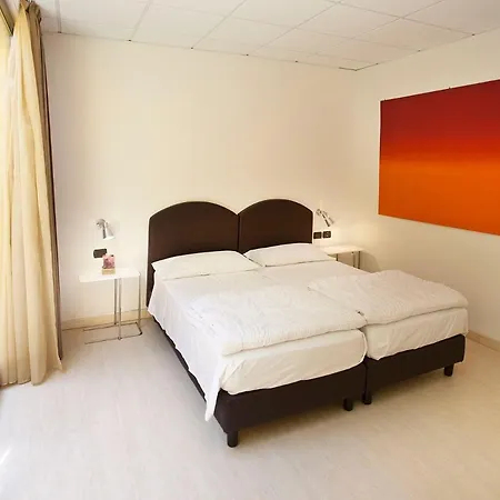 Apartment Zweizimmerwohnung Mit Teilweisem Seeblick *