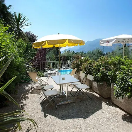 Zweizimmerwohnung Mit Teilweisem Seeblick