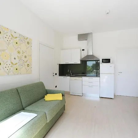 Apartment Zweizimmerwohnung Mit Teilweisem Seeblick Malcesine